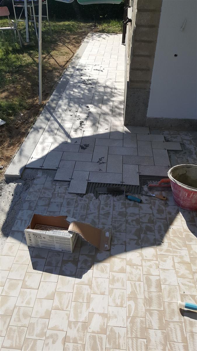 Vialetto esterno pavimentato