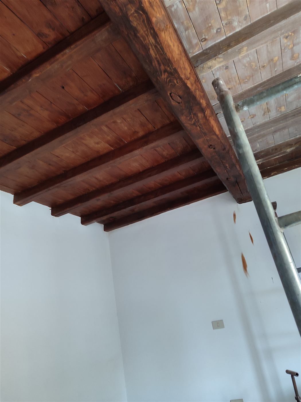 Travi in legno del tetto